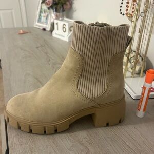 American Eagle Outfitters Beige Ankle Booties